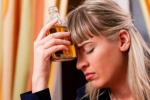 Почему считается, что женский алкоголизм не лечится