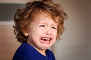 Почему возникают истерики у ребенка 4 лет