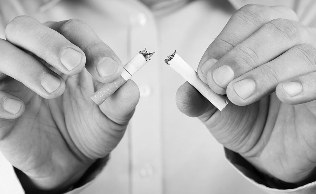 Некурящие работники должны получать более высокие премии, - считают в Госдуме
