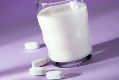 Витамины при остеопорозе можно запивать молоком