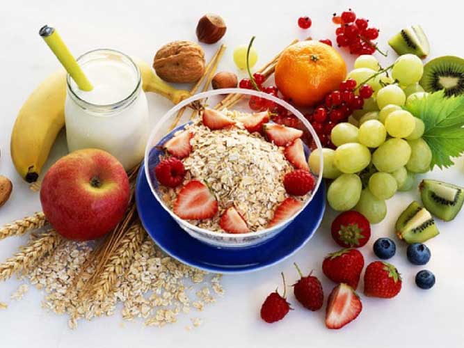 Предпочтение нужно отдавать фруктам и овощам, а также ягодам и молочным продуктам