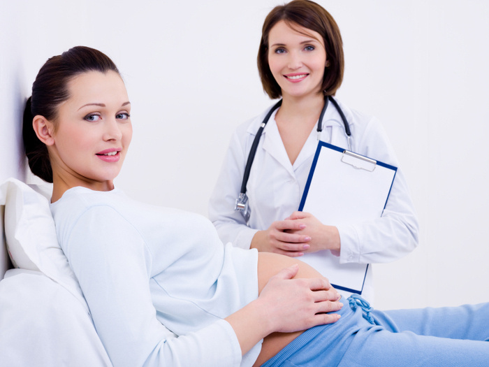 Беременная и доктор