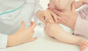 Прививка детям делается в бедро