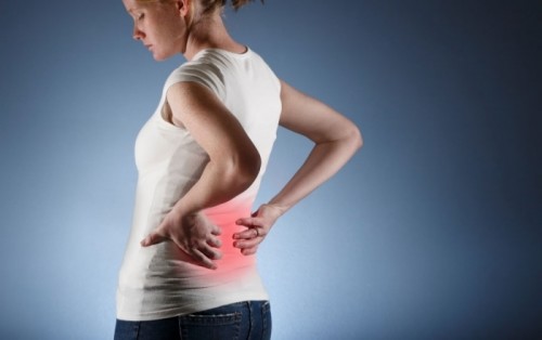 Сорванная спина проявляется в виде сильных болей