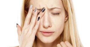 Как эффективно лечить нервный тик глаз