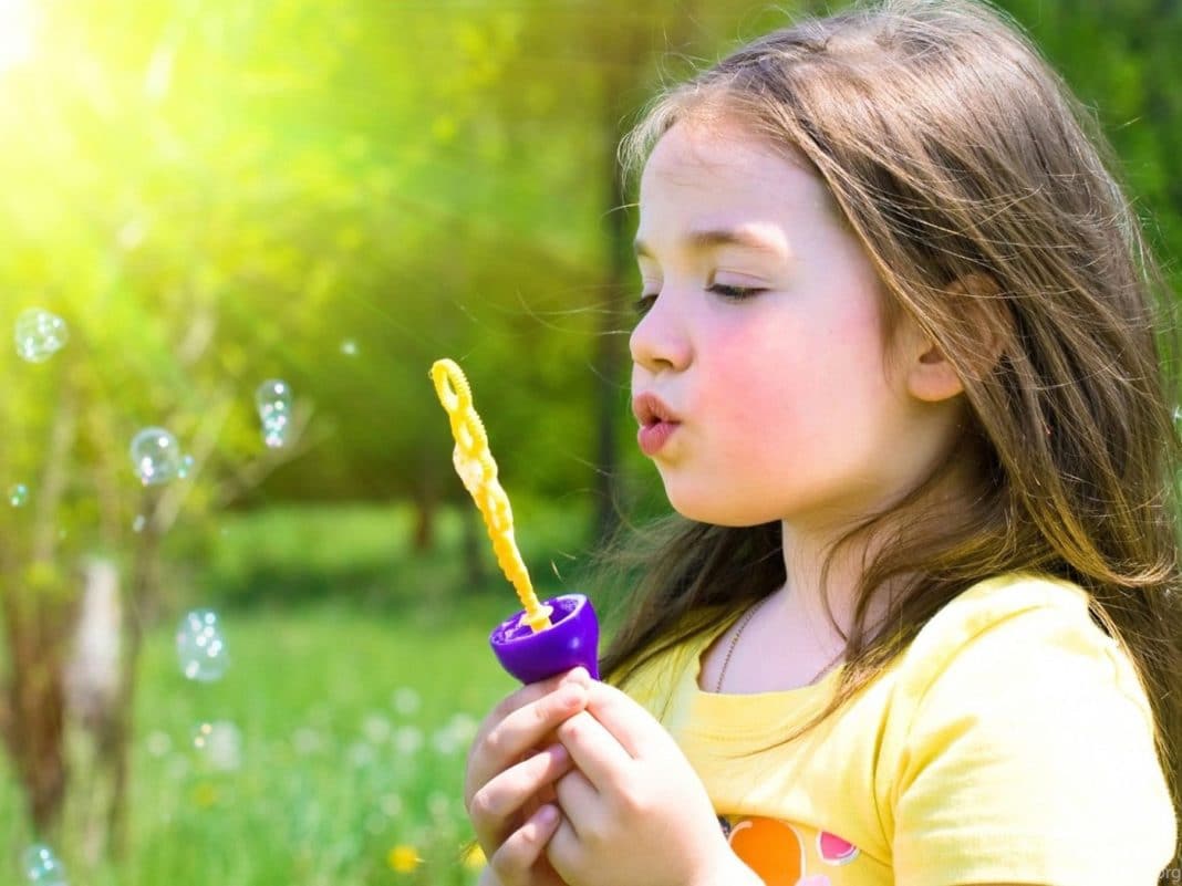 Как помочь ребенку развить речевое дыхание
