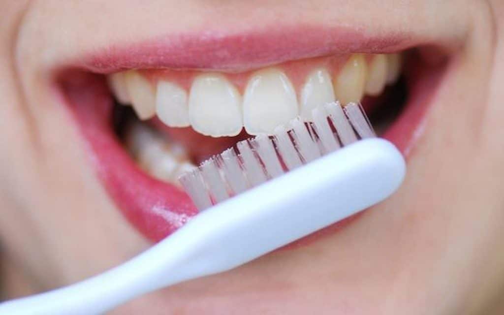 Чистка зубной эмали