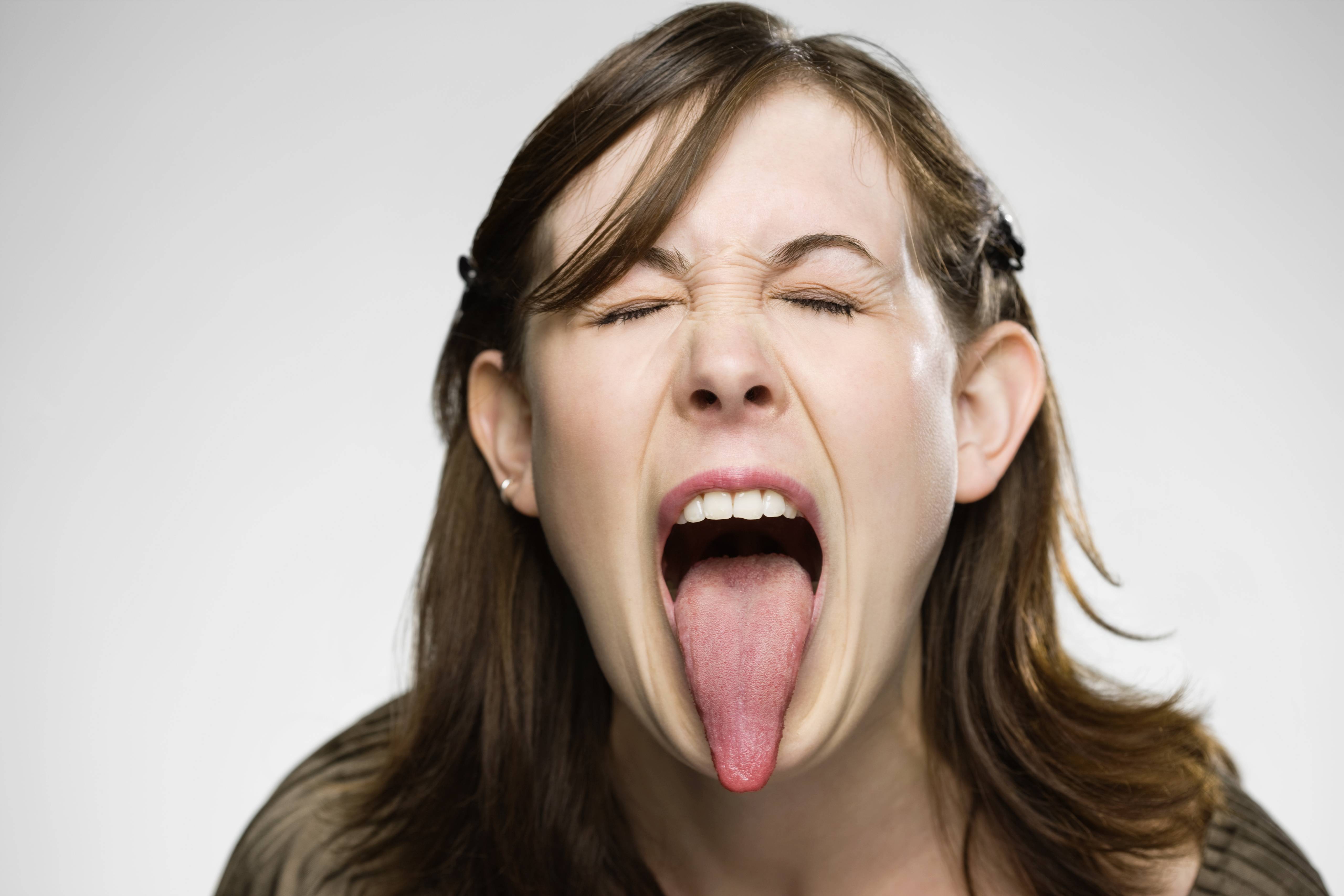 Sister mouth. Женщина с высунутым языком. Открытый рот женщины. Женщина с открытым ртом.